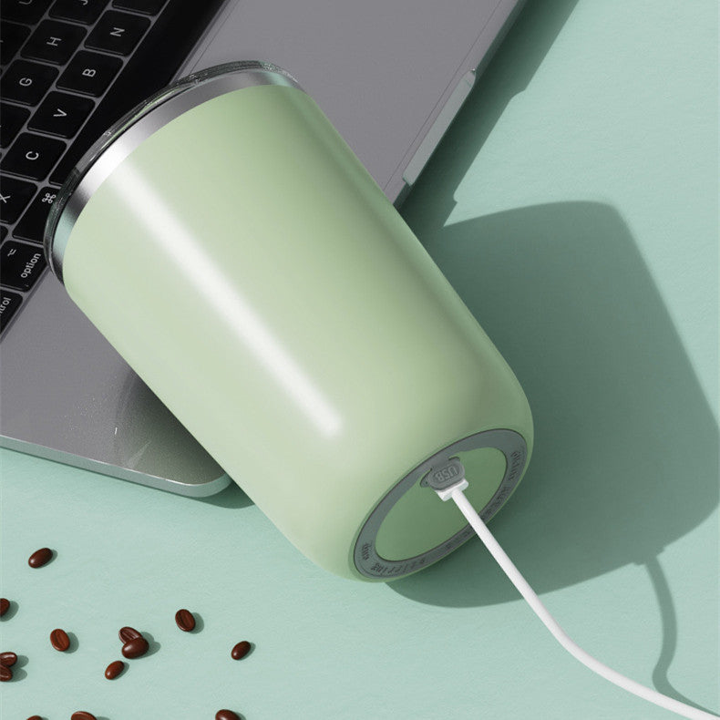 AutoMug Pro™ green cup charging via USB-C cable connected to laptop